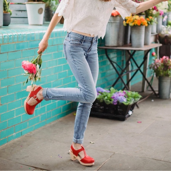 Swedish T-bar Platform Clogs in Red Leather - Picture 7 of 8